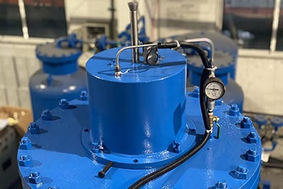 Устройство для уплотнения адсорбционных колонн